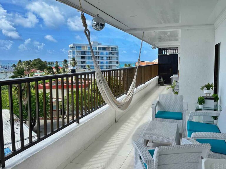 Terraza-con-hamaca-en-San-Andrés